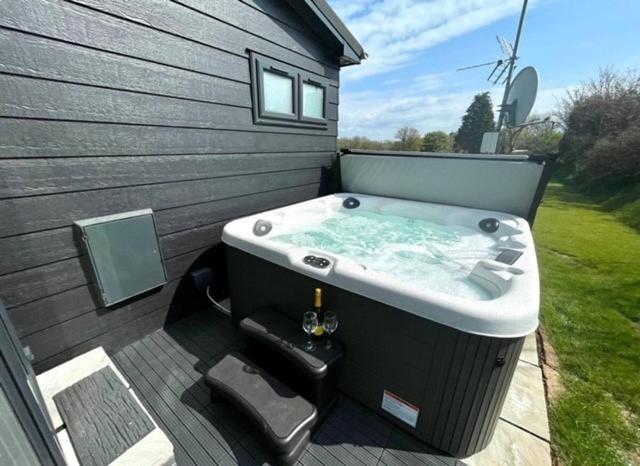 *Luxury Holiday Home With Hot Tub Close To Beach* Penally Exterior foto